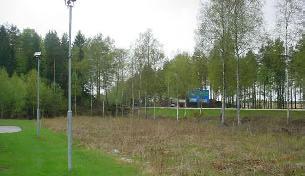 F,G Den separerade cykelvägen tar slut och det innebär att om du som cyklist valt att cykla längs den trafikerade Sandsbrovägen istället tvingas in och cykla längs det otrygga industriområdet.