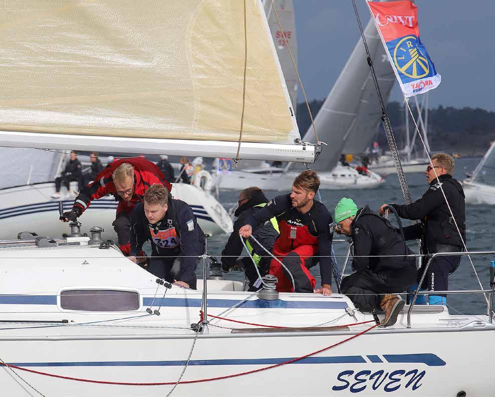 3 Foto: Timo Minders Foto: Hans Gustavsson Välkommen till Tjörn Runt-veckan Sommaren är fullt av seglingsarrangemang.