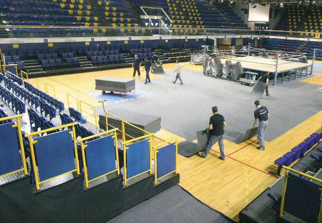 GOLV FÖR TILLFÄLLIGA ARRANGEMANG ProtecTiles + Med Tarketts textila storplattor kan ett befintligt sportgolv enkelt och snabbt göras om till konserthall, mässhall eller för middagssittningar.