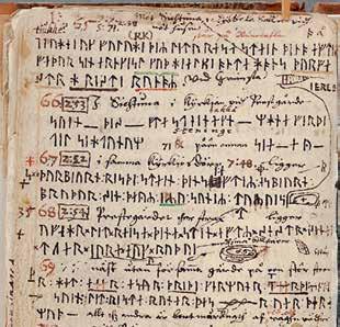 SITUNE DEI Fig. 2. Bureus uppteckningar av de runstenar som han kände från Sigtuna i handskriften F a 6 (KB). Inskrifterna är uppifrån och ned med början från nr 66: U 395, U 383(?