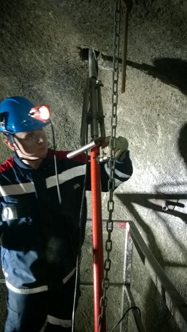 totalstation. Totalstationen ska vara noggrant positionerad m.h.