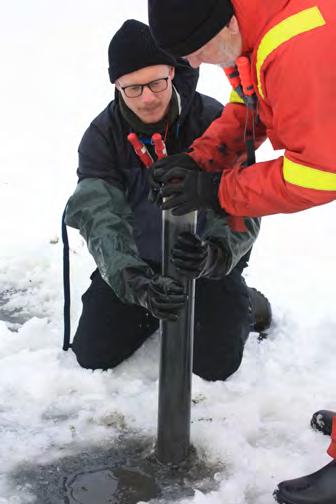 5 Dokumentation av sedimentkärnor För att undvika att löst sediment rann ut i samband med utskjutningen placerades sedimentkärnorna