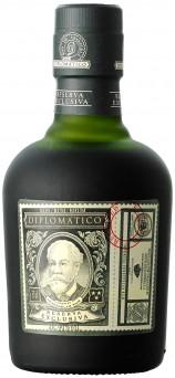 Venezuela - Destilerias Unidas Diplomático Reserva Exclusiva (350ml) En underbar mörk gyllene rom, destillerad av melass i en kopparpanna.