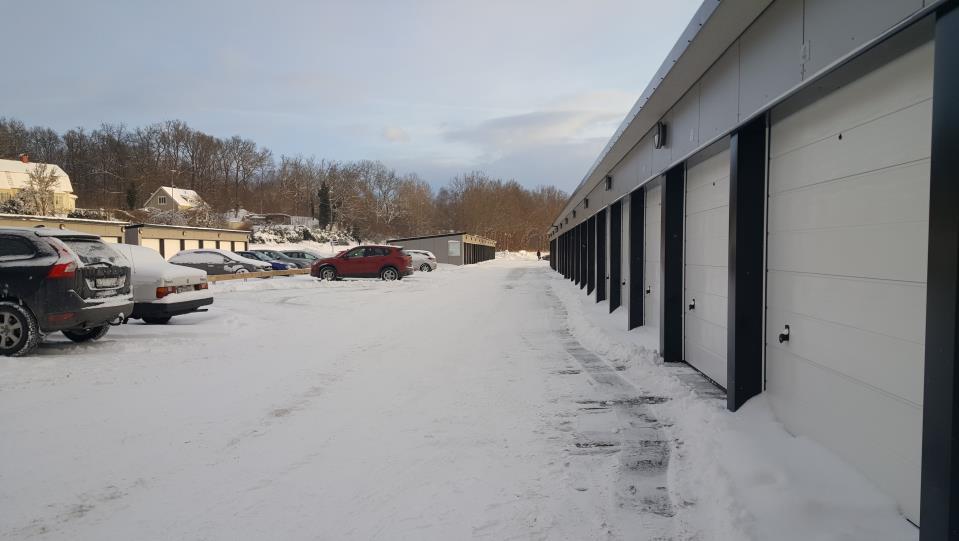6 Garage och parkering P-platsen, längst norrut är kommunens.