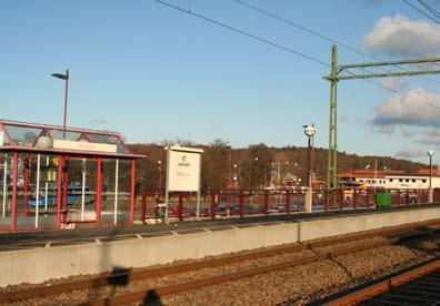 Centrumvandringen från den äldre centrumbygganden till ett mera stationsnära läge tyder på att stationen redan idag har en central plats för invånarna på orten.