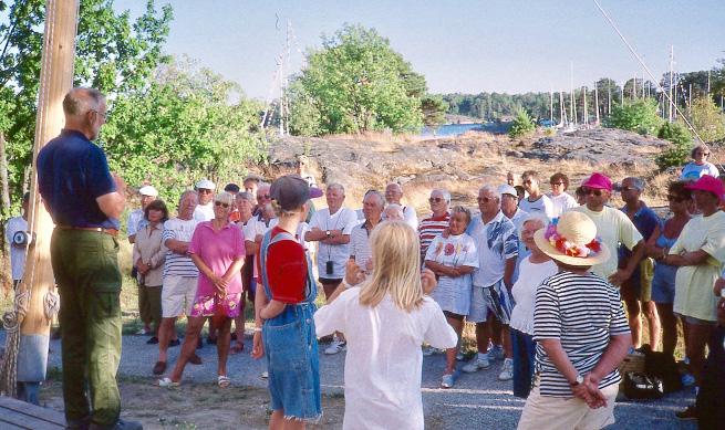 Ragnar Edberg berättade om Stendörrens naturreservat och om Sörmlands skärgård. Vi önskade deltagande båtbesättningar en skön kväll.