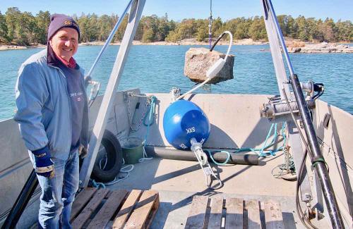 Hamn- och farledsverksamheten H&F:gänget ansvarar för - att lägga ut bojar på lämpliga platser och ser till att de är i gott skick; - att märka ut speciella farleder eller passager som komplement