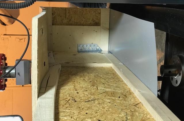 I bild 3 har sekundärbalkens balklivet bucklat och