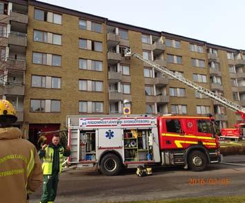 Ledningsenhet med insatschef och operatör kom till platsen cirka 25 minuter efter att första styrkan anlänt.