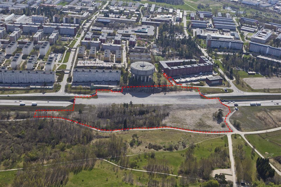 Sida 11 (41) Planområdet (rödstreckat) ovan E18 vid Tensta, norr om Tensta vattentorn Riksintressen E18 och Förbifart Stockholm utgör riksintresse för kommunikation.