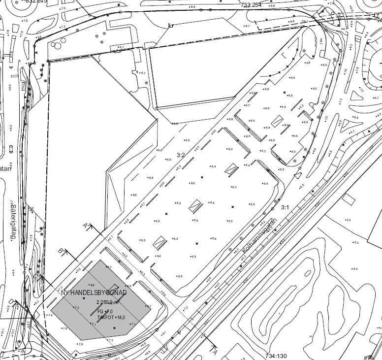 s.5 2.2 Föreslagen bebyggelse I Figur 4 nedan är föreslagen ny handelsbyggnad markerad. Avståndet mellan Hamnbanan och fasad på föreslagen ny handelsbyggnad uppgår till cirka 35 meter.