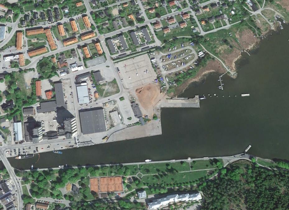 2 Befintliga förhållanden och planerade kajer och verksamheter I det gamla industri- och hamnområdet i östra delen av stadskärnan i Norrtälje stad utvecklar kommunen en ny hållbar stadsdel, Norrtälje