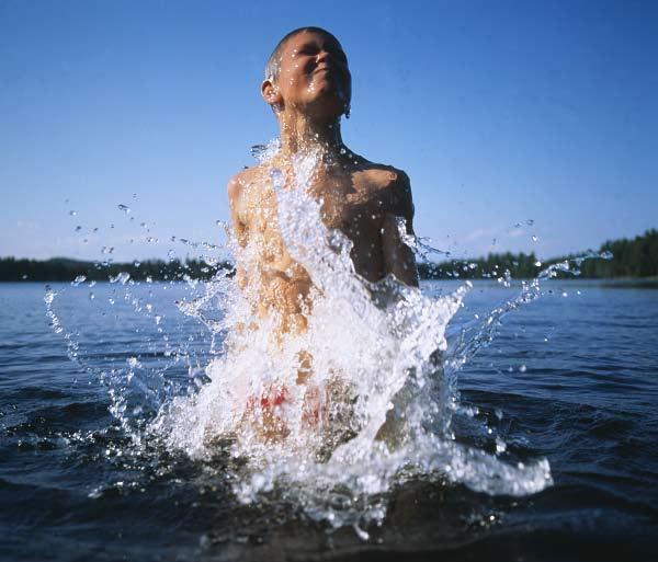 båtliv. Vi gör såklart annat på gården också. Vi har snackgrupper, det blir hajk, filmkväll, musikfrågesport, disco och allt som gör kollo till kollo.