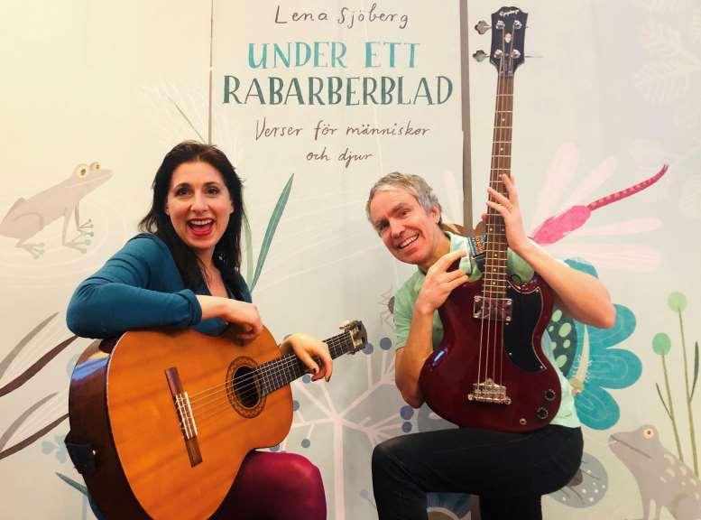 Scenkonst Under ett rabarberblad