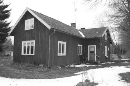 Rättarbostaden Boningshuset är ursprungligen inflyttat från Djurarp, med rum för två familjer på bottenvåningen samt drängstuga på övervåningen.