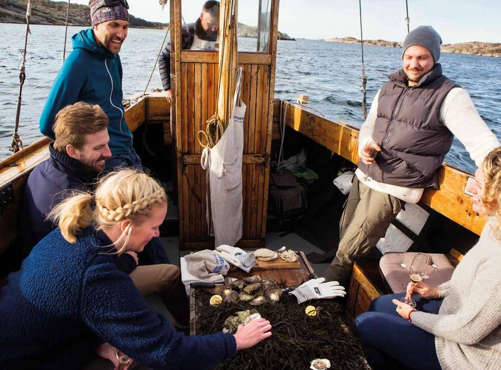 Vi har ju frisk luft och naturligt ljus i överflöd. Dessutom har vi den vackra tomheten, de släta klipporna och det brusande havet att bjuda på.