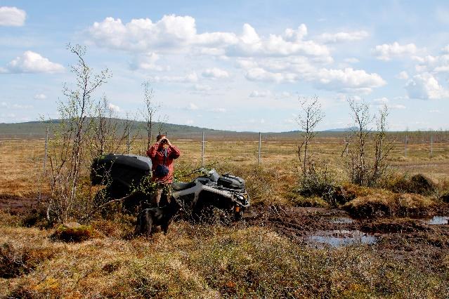 Vad gäller specifikt markexploateringar eller energiproduktion hänvisar Sametinget till Sametingets syn på vindkraft i Sápmi 3 samt Sametingets syn på gruvor och mineraler i Sápmi 4.