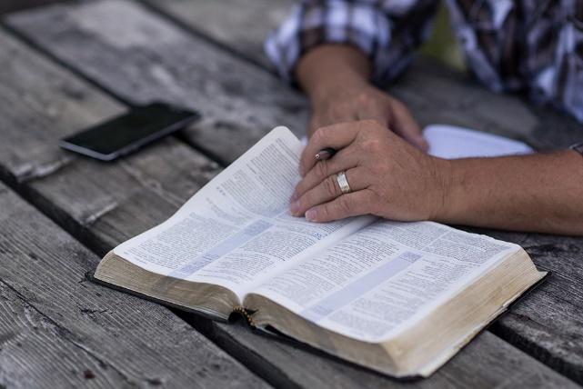 BIBELN Vår tro är grundad i Bibeln. Bibelordet uttytt utifrån den evangeliska-lutherska bekännelsen är vår grund.