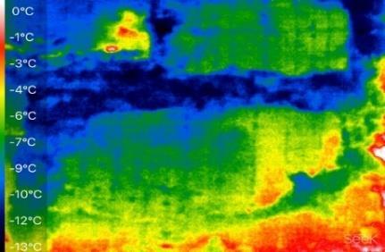 Den svarta markeringen i bilden indikerar samma områden med en temperaturhöjning i en del av plansilon. a b c Bild 2.