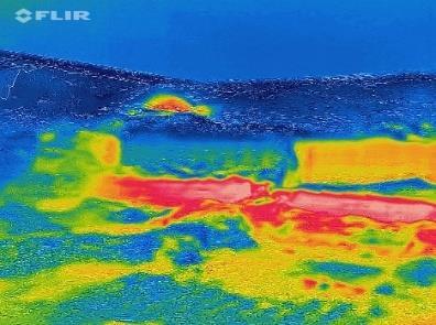 Bild a är tagen med en professionell FLIR ThermaCAM S60 värmekamera, bild 2b är tagen med Seek Thermal Compact Pro