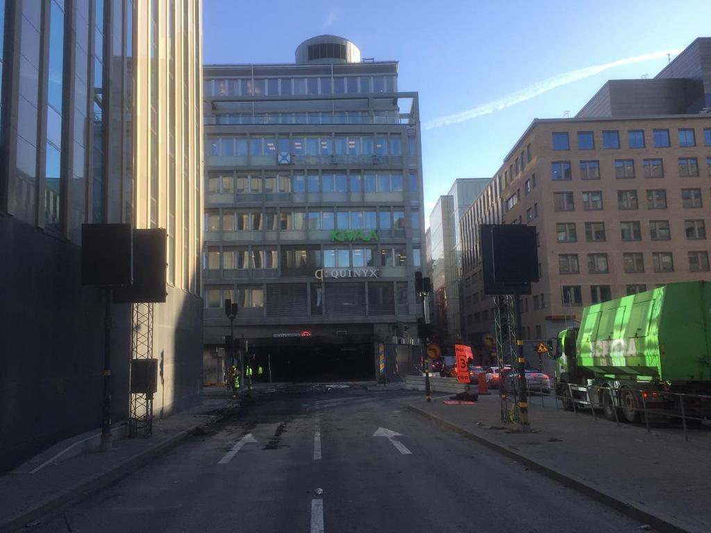 rött när den teknisk nivåavkänning vid barriär tre aktiveras). När två minuter har gått avaktiveras ljussignaler samt anvisningsskyltar och trafik tillåts infart in i tunneln 2. Bild.