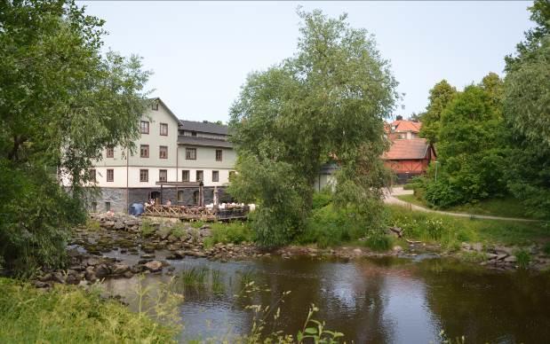 I norra delen av området vidgar sig årummet till ett dalstråk med Lustigkulla och Blåsbos villabebyggelse på höjderna runt ån.