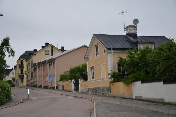 Uttryck för riksintresset: Vasastadens och Västermalms tidiga villabebyggelse och flerfamiljshus från sekelskiftet 1900, i delvis slutna kvarter, till stor del uppförda av
