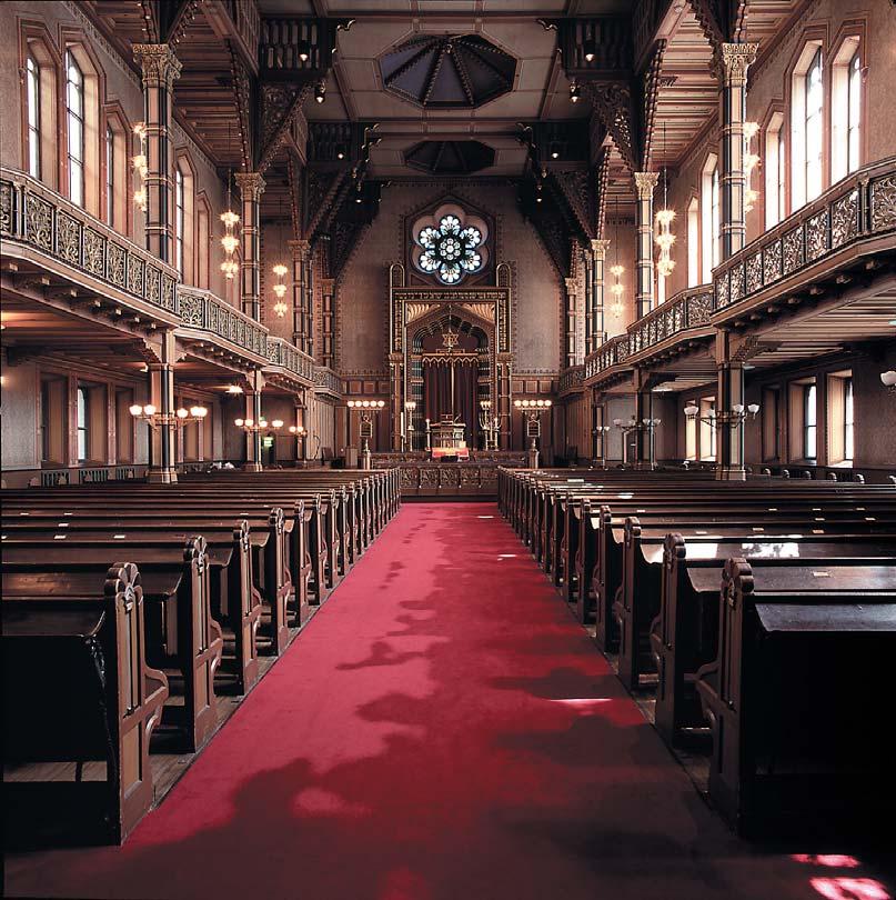 GUDSTJÄNSTER I STORA SYNAGOGAN Återkommande tider: Kabbalat shabbat på fredagskvällar: 27 september 2019-20 mars 2020 kl. 17.30. 27 mars 2020-11 september 2020 kl. 18.30. Från 18 september 2020 mars 2021 kl.