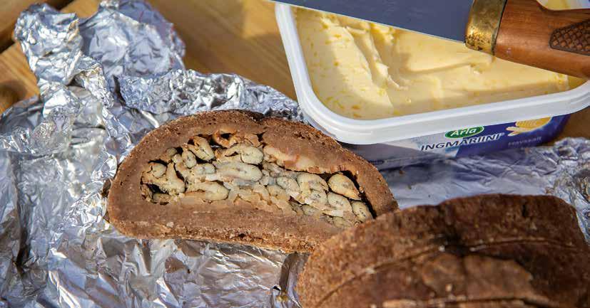 SIKLÖJAN SOM MATFISK Siklöjan hör till de feta fiskarterna och fetthalten i dess kött är cirka 3,3 procent. Fettsyrorna från fisk är bra för hjärtat och blodkärlen.