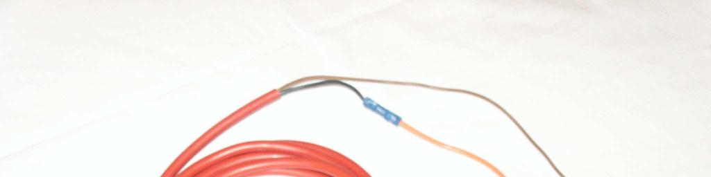 7 5.5 Elektriska anslutningar Den kabel som följer med som standard kan du ansluta direkt till batteriet. Anslut den andra änden till styrmodulen.