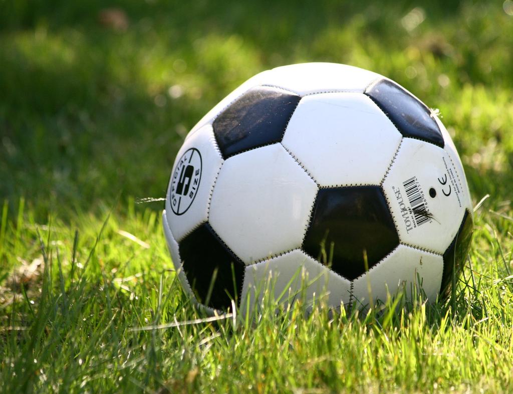Fotbollsträning Varmt välkommen till fotbollsträning i samarbete med Lidköpings fotbollsklubb LFK.