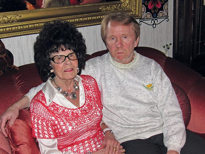 Saga väcker uppmärksamhet på stan Saga Österlund är en verklig grand old lady. Hon är alltid elegant, både när det gäller klädsel och frisyr.