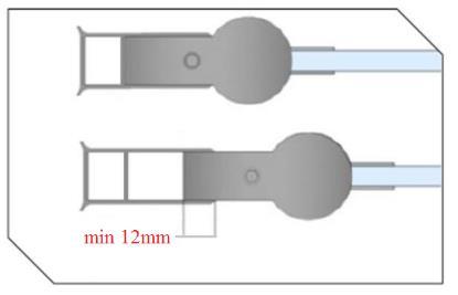Översta resp understa skruven skall placeras 50 mm från ovankant respektive