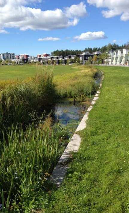 väggar tätas med till exempel en gummiduk för att förhindra att vattnet infiltrerar marken.