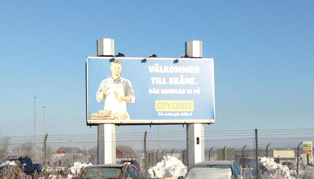 Utfartsskylt Syns för alla som kör från flygplatsen.