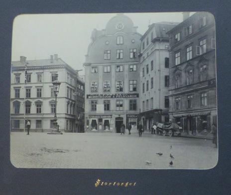 Alfred Sterner (1874-?) föddes i Lund och utbildade sig där till bokbindare. Han kom till Stockholm 1895 och etablerade eget bokbinderi 1905 på Stortorget 22.