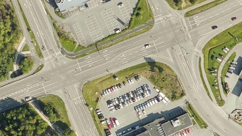 Järfälla: Viksjöleden (nära Barkarby shopping) Dubbelkorsning Signalreglerat