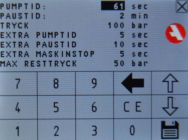 EXTRASMÖRJNING En komplett extra smörjcykel startas. Knappen är grön då extrasmörjningen pågår. INSTÄLLNINGAR Ange pumptid, paustid och tryck. Trycket används bara om man använder en tryckgivare.