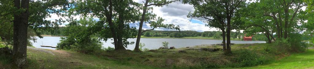 Västerviks kommun ligger längs södra Sveriges ostkust. Kommunen är cirka sju mil lång och fyra mil bred. Det gör Västervik till en av de större kommunerna i södra Sverige.