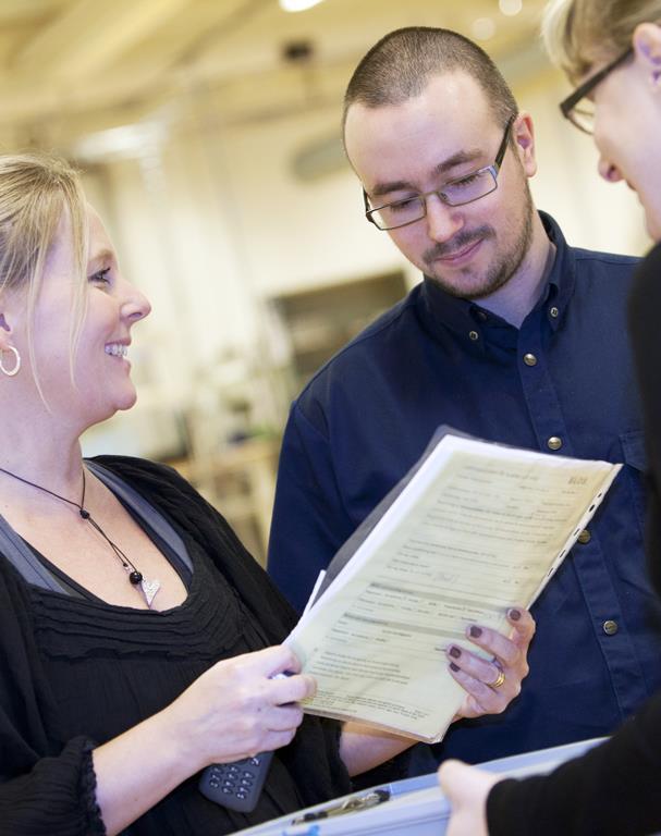 Vårt erbjudande Produktions- och utvecklings partner Vårt erbjudande: - Utveckling/design - Högautomatiserad