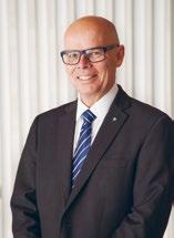 1 Organisation och politik Skövde kommuns politiska organisation 2018-12-31 Kommunfullmäktige Kommunstyrelsen MODERBOLAG Skövde Stadshus AB Barn- och utbildningsnämnd Revision DOTTERBOLAG AB