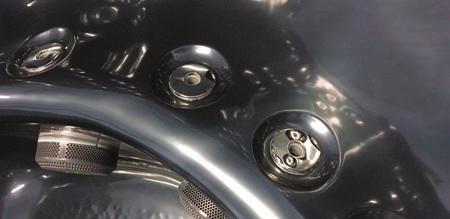 Spalight har olika färger och ljusspel, du ändrar färg eller ljusspel med light-knappen på din panel.
