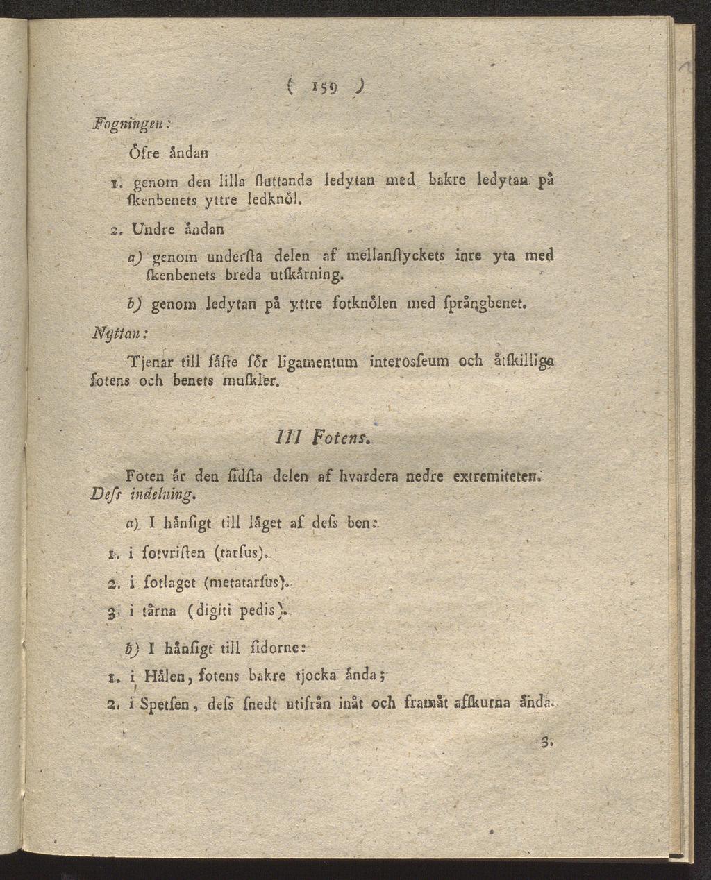 Fogni'ngen: öfre åndan t 2 59 1. genom den lilla flutfanda ledytan med bakre ledytan på fkenbenets yttre ledknöl.