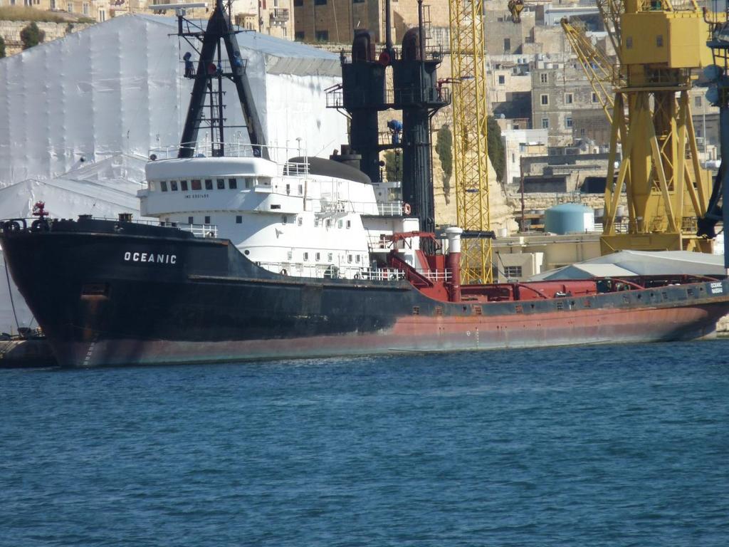 Hon karaktäriseras som en ultra long distance tug and supply ship.