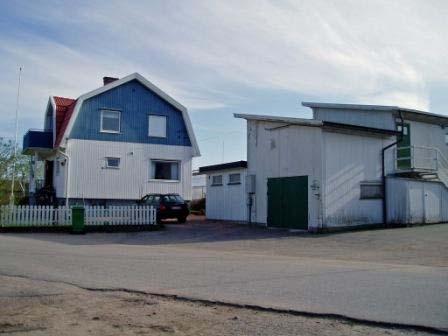 radonskyddad grundläggning öreskrivas om inte särskild utredning visar att marken kan klassas som lågradonmark på den aktuella bostadstomten.