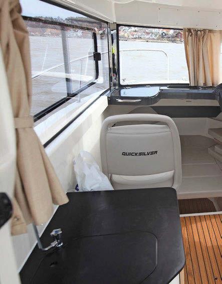 test pilothousebåtar Mysig middag i solnedgången eller laxfiske i tvåmetersvågor? Quicksilver 755 Pilothouse och Finnmaster Pilot 7.0 är två lyxiga fiskebåtar för den som gillar både och.