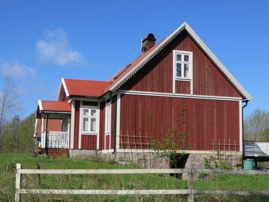 Mangårdsbyggnad och källarbyggnad