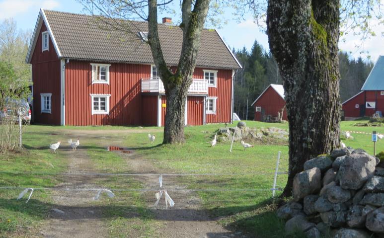 Äldre stort bostadshus, helt ombyggt (Hulan 1:18).