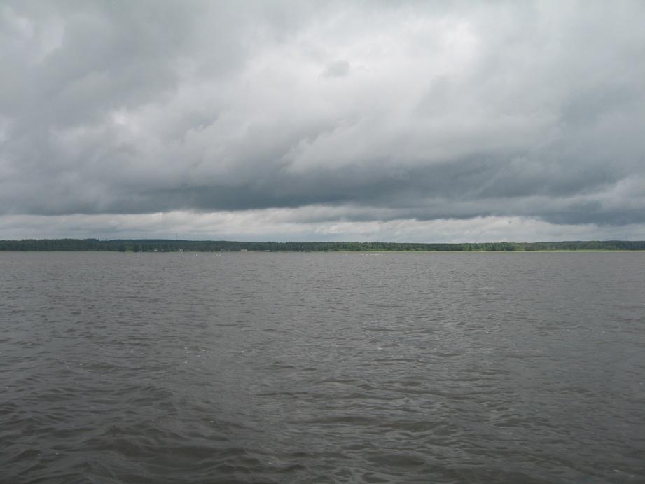 Mullsjön Mullsjön, Hjo kommun, inventerades 2016-07-12. Siktdjupet var 2,2 meter vid inventeringstillfället och vattnet upplevdes som grumligt.
