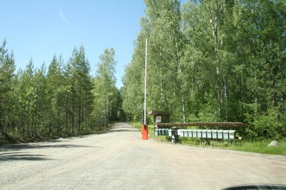 12(16) Gator och trafik Tillfartsvägen till området är en ca 5 meter bred grusväg som leder ut till väg 3024 som går från länsväg 201 vid Lagerfors till länsväg 202 och slutar ungefär mitt mellan